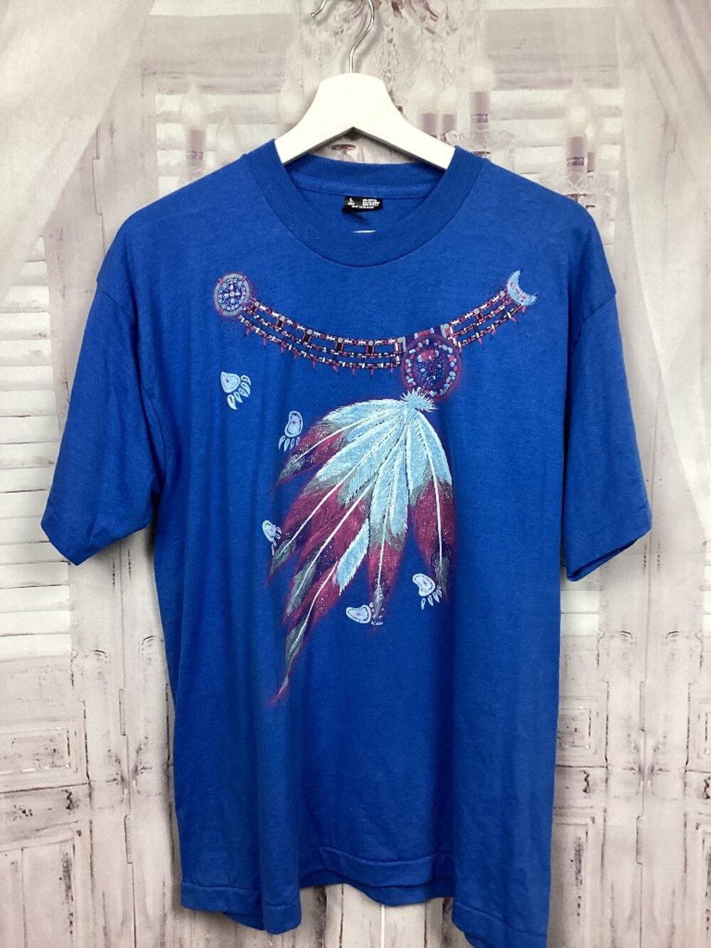 Vintage T-Shirt Short Sleeve Native Feather Necklace Print L